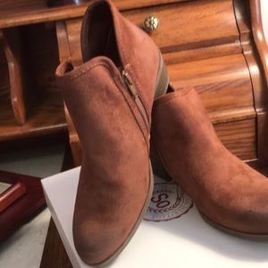 Brand New! Never worn! Ankle boot shoes